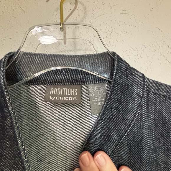 ADDITIONS CHICO’S - FITS LIKE A MEDIUM- DARK WASH DENIM - SCALLOPS & SEQUIN B7 - Picture 5 of 14